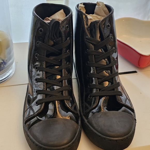 English Laundry Black High Top Sneakers - Picture 6 of 11